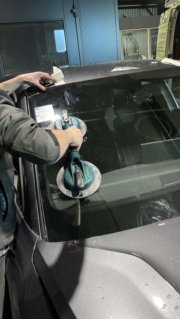 Remplacement de pare brise dans notre atelier mécanique à Erstein proche de Fegersheim.