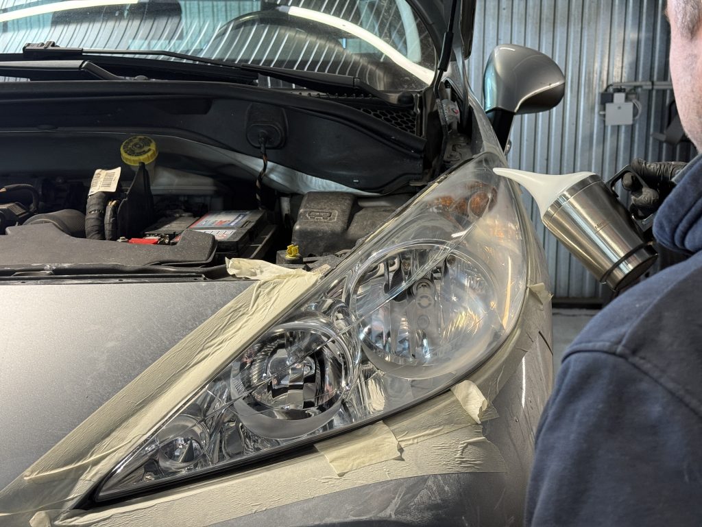 Rénovation de phares dans notre Atelier APA à Erstein proche de Schaeffersheim